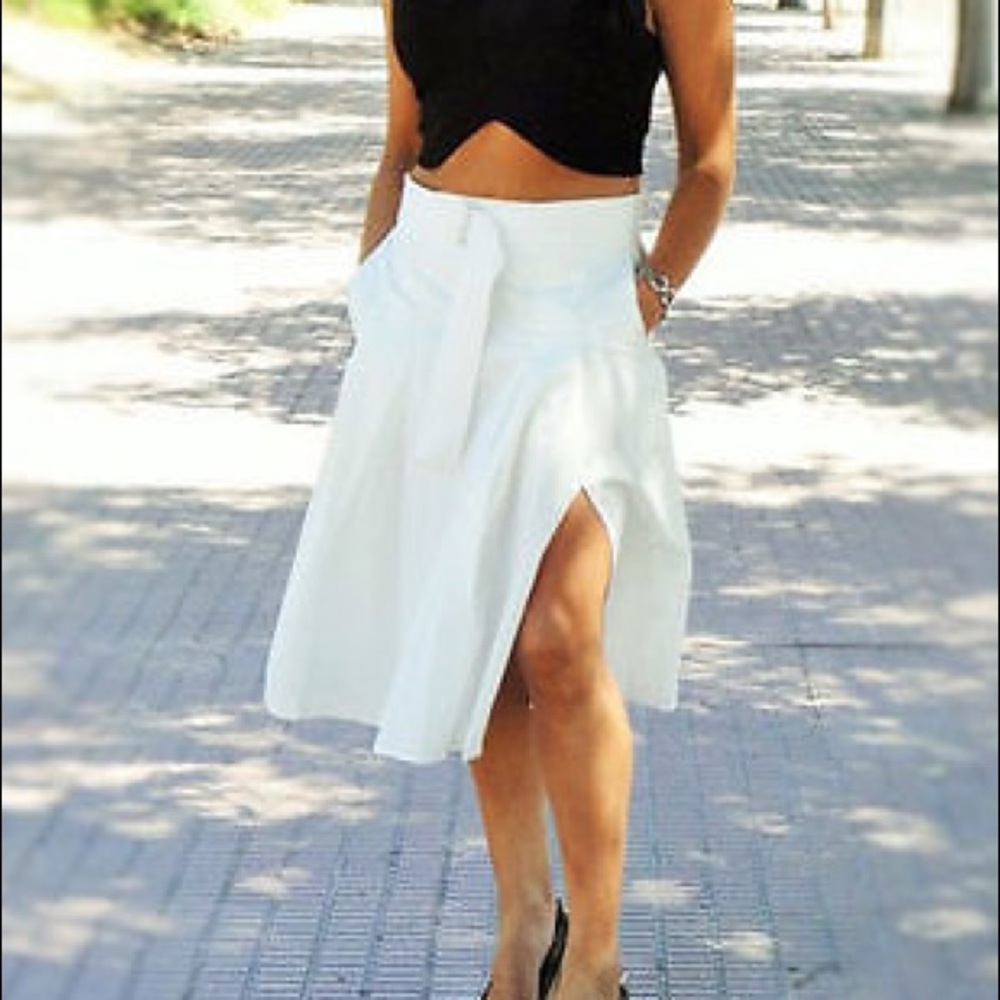 ZARA WOMAN WHITE KNEE LENGTH PLEATED SKIRT